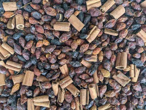 Rosehips and Cinnamon Chunks (Unscented)